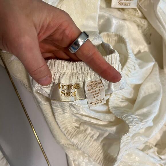 Vintage gold label Victoria's Secret 3 piece ivory pajama set with robe L - Picture 6 of 16